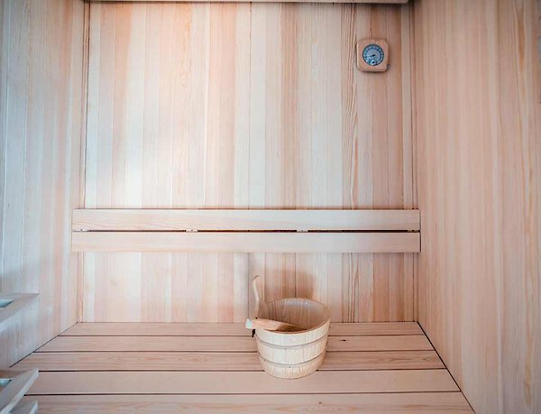 Sauna in der geräumigen Familien-Suite im Zellertal